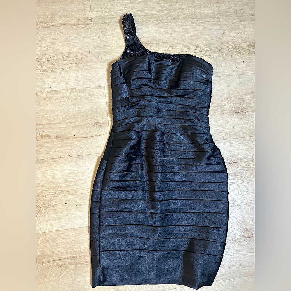 NITELINE Women’s (2P) Black Single Bejeweled Strap Formal Cocktail Pleated Dress